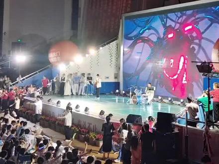 湖南省南县一中2022年高考加油晚会,我的孩子去年是观众,今年是选手,孩子加油!祝南县一中学子们超常发挥,考上理想大学!#决战高考为梦想而战 #金榜题名#前程似锦