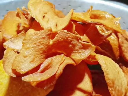 儿时最美味的零食红薯片制作过程已经几十年没有吃过了你有吃过吗#炸薯片 #自制薯片 #红薯片 #儿时的味道 #铅山特色小吃