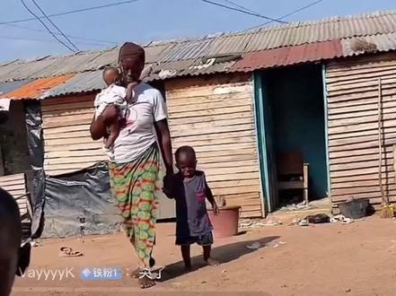 拽哥一怒之下怒了一下,接到江哥的糖表情是蜜汁微笑😊#十二少#非洲生活
@哎呦喂你江哥