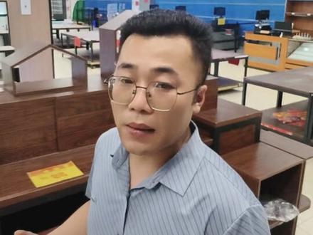 我要不要把电梯砸了?兄弟们给点意见!砸了会不会进去?#南浔梅果 #南浔吾悦广场 #砸店 #利时广场 #创业路上的自己