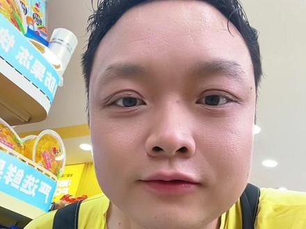 现在全贷款开一家零食店,还可以做吗? #努力卖货的小伙子 #正在努力的小伙 #零食店 #零食很忙