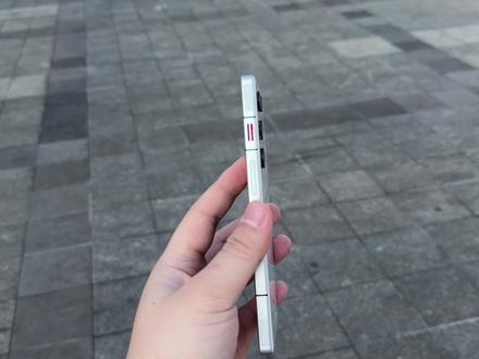 红魔11Air虽然名字叫Air,但是配置更像Ultra。#红魔11Air#红魔#数码科技