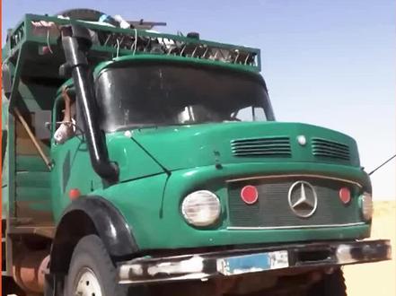 《毛里塔尼亚》骆驼商队被无情六轮驱动代替,沙子慢慢侵蚀道路@抖音小助手 #纪录片解说 #纪录片 #纪录片充电计划 #社会百态