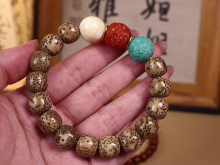 星月手串改造,三颗顶珠连灯搭配,气场超强大#文玩手串 #星月菩提 #菩提手串 #盘手串有多上头 #绿松石