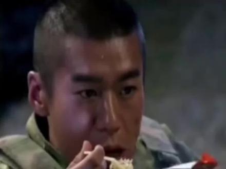 方便面又不是军粮,为啥一救灾就发它?背后原因没那么简单 #军事科技 #军事科普 #军事迷 #大国重器 #军事爱好者