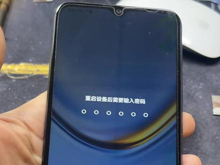 #密码忘记不求人
适用华为,荣耀机型,手机关机按住音量上,插上数据线,等待进入REC.双清重启就可以,#有重要资料不适用,#会清空所有数据