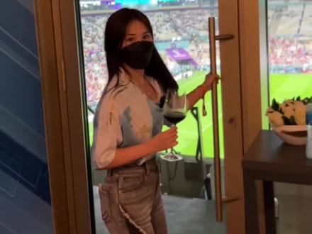 我居然和卡塔尔王妃坐一排看世界杯?!在VIP坐席见证阿根廷挺进决赛!!#梅西 #世界杯 #世界杯vip包厢看球是什么样的体验 #卡塔尔世界杯 #阿根廷晋级决赛