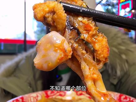 在成都冬天也能吃到鱼蛋和小龙虾的店! 开了十几年了,在一环路的河边,相邻的两条街竟然拿了两个铺子。咸蛋黄蟹太太太好吃了,为了这道菜愿意一次吃到撑胖三斤那种。#成都老店#本地人爱吃的店#本地美食 #成都美食 #美食vlog
