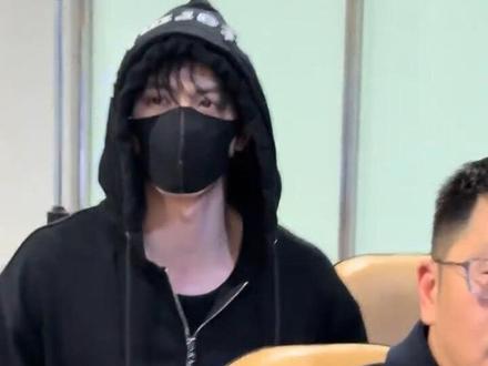 邓凯长沙出发 此男又把机场当秀场来走了 #邓凯 #齐旻 #男神