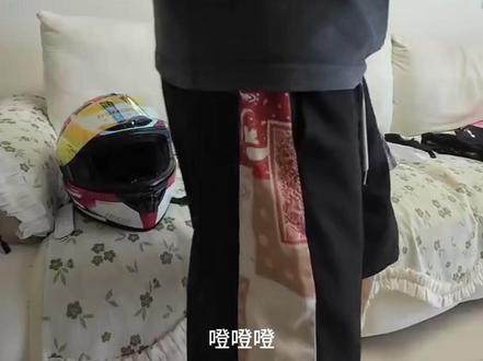 703F 还没到,我先把两个头盔耳机装好了 703F 还没到,先把两个头盔的耳机安排上。
这次装的是维迈通 V11X,从拆内衬、走线、装耳机,到两个头盔配对测试都记录下来了。
第一次自己装,过程有点麻烦,但装好之后能正常对讲,后面等车到了再实测骑行效果。
#维迈通V11X #摩托车耳机 #头盔耳机 #骑行装备 #摩托车装备