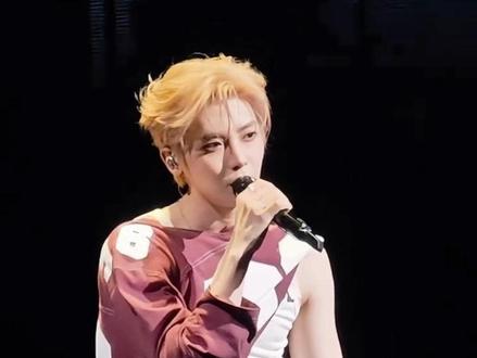 小侯新歌《怎么能》完整版来啦!真的超级好听!!!#侯明昊 #侯明昊单曲怎么能 #舞台上的他 #演唱会#直拍