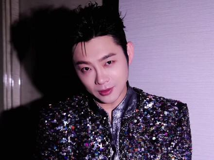 这一局,输赢由我来定,新歌《掀桌》上线,等你来听。 #老舅这首新歌掀桌听爽了 #歌曲掀桌 #用ost打开短国春节档