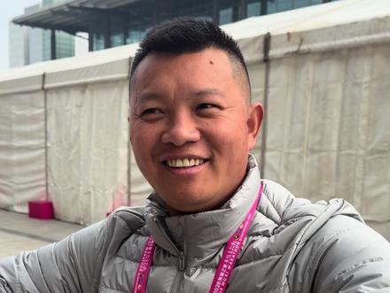 赛后对话丨毛金虎、丰配友教练邹磊磊。#2026无锡马拉松 毛金虎2:07:35国内冠军,打破中国首马纪录!丰配友2:08:10,sub「210」成为常态化!两位弟子的表现让他很满意,也给大家带来了很大惊喜,未来期待这位年轻的教练员能够带领他们走向更大舞台、冲向更高的极限!#98跑