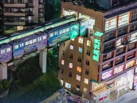 北京也有“地铁穿楼”,还是2号线?欢迎北方兄弟加入穿楼群聊! 看重庆李子坝单轨如何“穿”火全球!