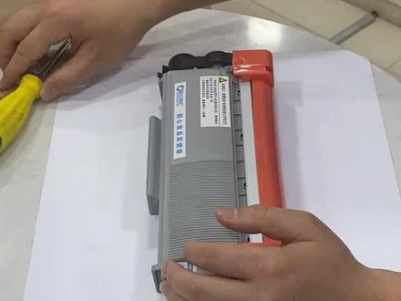 东芝300D、联想M7400系列
打印机打印效果出现白色线条,
效果不清晰问题解决方法。
适用于大部分鼓粉分离的小型打印机,