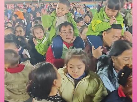 善意就这样在普通人之间流淌 #香港 #贵州 #正能量 #情感共鸣