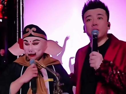 八戒永飞空降木森大舞台把八戒表演的是淋漓尽致#木森大舞台 #八戒永飞 #人气爆棚 #木森大舞台有才你就来