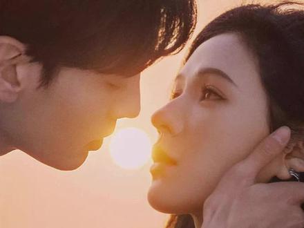 李靳屿吃醋把叶濛按住亲#高甜来袭 #深情眼 #张予曦 #毕雯珺