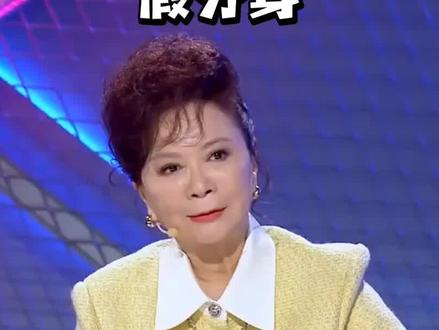 蔡明春晚真假分身!30年从筷子天线到AI机器人,直接看哭