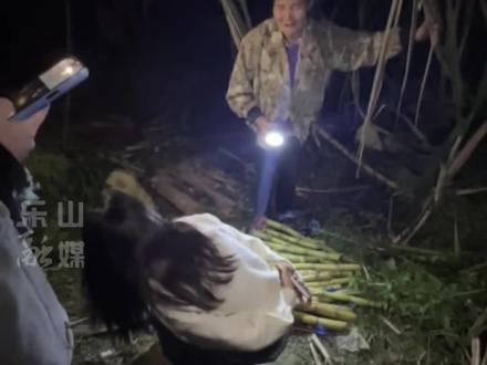 这甘蔗买得太刺激!四川一商家推出“偷甘蔗”游戏
被抓到15.9元/根,逃掉9.9元/根