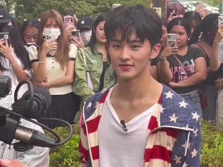 李马克晒手写信解约退团,与SM娱乐十年期满不续