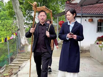 与小荷老师执笔游学安徽宣城,遇到励志小姐姐,书写一副青云志作品送给给她#香山居士 #执笔游学宣传书法 #原创书法作品 #传统文化 #三小荷
