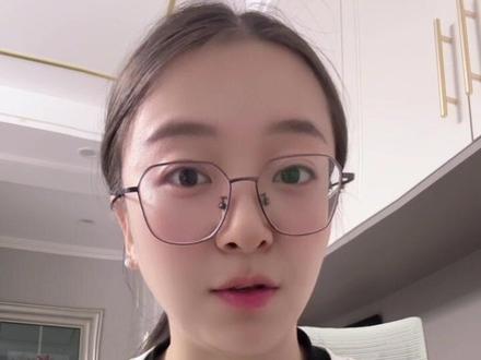 竟然真有学生家长穿一分裤接孩子#一分裤 #内容启发搜索 #奇葩穿搭 #香香生活号 #一周穿搭不重样