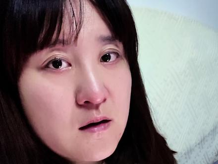 我深知我抑郁了,每个惊醒的晚上都在提醒我,折磨我。所以我选择讲出来,我不再相信家丑不可外扬,我也不再想讲出来会伤害谁的利益,谁的面子!既然做的人不觉得自己有错,那就让我为你们“光明磊落” 的行为,发一次声!重伤之下,听到的全是狡辩,欺骗,推卸责任!现在我觉得你们说的对,你们都没错,是我错了,我太软弱,你们做都敢做,我不能说,不敢说。等不到一句道歉,那就等一份审判吧 #婚姻 #原生家庭
