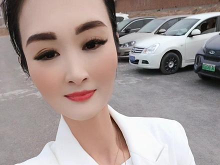 白衣服不是白事才能穿的而是要想俏一身孝!