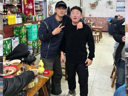 让乌啦啦喝完白兰地去吹海风的我来了😂乌啦啦来烟台牟平吃烧烤喽#乌啦啦 #乌啦啦烟台 #乌啦啦牟平烧烤 #烟台乌啦啦 #白兰地