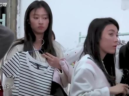 蜜蜂少女为了拍杂志封面,开启寻宝藏模式,太疯狂了