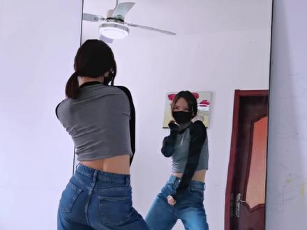 老嫂子,老大哥们,听说你们爱看这个,我高低得把你们教会,让你们当舞厅最闪亮的仔!!#蹦迪摇 #零基础学舞蹈 #dou来跳舞 @抖音小助手