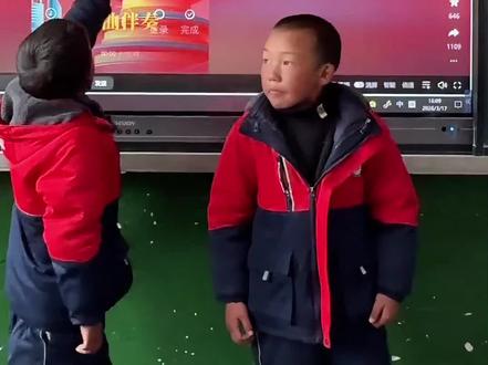 请欣赏八宿县吉达乡二位小学生歌曲,《北京金山上》很多网友听了都想去一趟西藏!