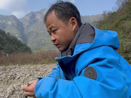 "张家界七星山"荒野求生决赛 苗王自曝曾是高空电焊工 见过一些同行离别 "以前没得选择 现在有选择了以后有能力想为家乡 为社会出点力"#张家界七星山 #苗王 #荒野求生