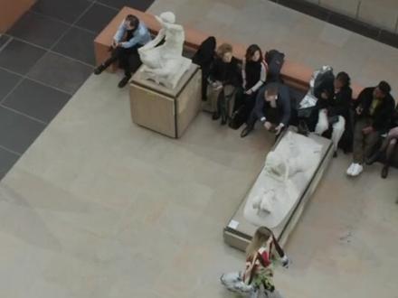 致敬青春,心怀浪漫。邀您回顾LV秋冬22女装秀,重温秀场灵感时刻。#LV女装秀