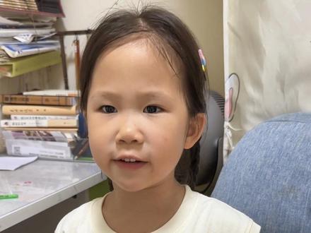 为赣州队哭泣的小女孩收到哥哥姐姐送的阿哒宝了,哈哈哈,太惊喜了,谢谢哥哥姐姐们送的阿哒宝!谢谢@阿哒宝本宝 那就浅背一下《滕王阁序》吧!#赣超 #赣州VS上饶 #赣州vs宜春 5.17号赣州队加油!