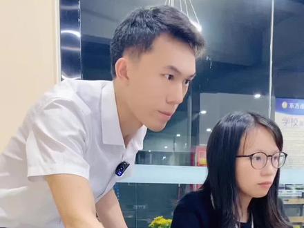 如何缩小单元格,同时文字相应地缩小?来!我们帮你一秒搞定#office办公技巧 #小白学习excel ####文员零基础入门教程 #职场加分技能 #wps表格入门基础教程