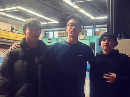 柯冉一回国就剪掉了自己的野人发型,用一记劲爆的扣篮宣告回归,现在的未来之星中只有郭子琦能与之一战!#超限凝时斗场 #曹芳 #郭子琦 #雄钢1122#柯冉回国了