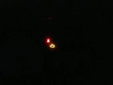 ,喷气警报伸缩灯亮黄灯是那里的问题问问抖音朋友