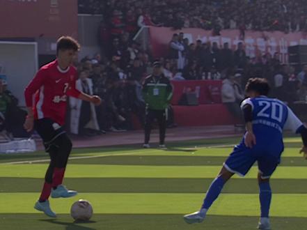 新疆“阿图什杯”足球赛名场面不断:“花式过人”“倒挂金钩”“世界波”......燃动全场!一起感受新疆足球的魅力!