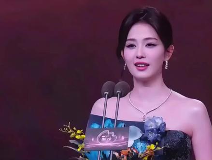 从2019年到2026年,#白鹿 和#刘宇宁 这对“内娱同桌”多次同台领奖,见证彼此成长,却从未合作过,所以......有导演递个本子吗~#东方新娱乐