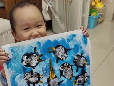 2岁艺术启蒙,用海绵就可以画出小企鹅,超级简单。快来试试吧~#一起学画画 #幼儿创意美术 #早教启蒙 #带娃日常 #儿童画