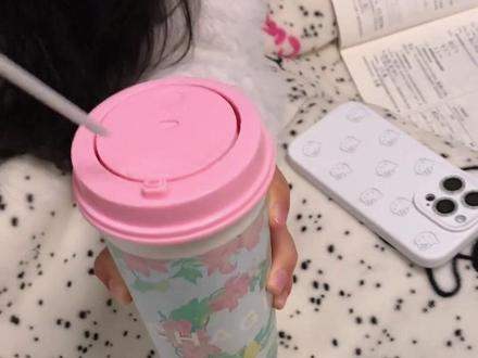是谁还没有喝上今年坠甜的奶茶呢~#奶茶杯戒指盒 #惊喜 #浪漫 #礼物 #情人节