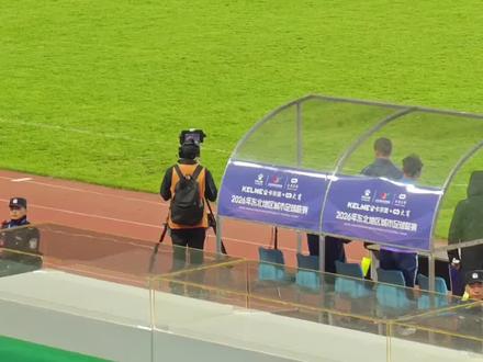 东北超哈尔滨赛区,哈尔滨V大连,射门瞬间镜头#城市足球对决 #哈尔滨 #阿城体育馆