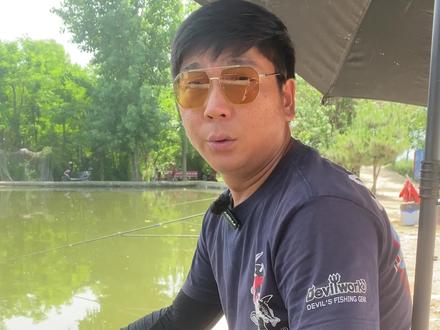 黑坑鱼起浮,不妨试试这样的钓法。#黑坑 #钓鱼 #干货分享