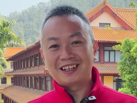 全都免费!厦门3月赏花全攻略,思明湖里、海沧集美,四大赏花好去处,去看油菜花金鱼草。
厦门赏花踏青去哪里,一个一个告诉你:
思明区·梅海花台
「春日限定油画秘境!梅海花台金色油菜花海与超级一串红交织成双拼浪漫,山海步道俯瞰如黄金绸缎,钢琴花海随手拍出氛围感大片!3月中下旬最佳,错过等一年🌼✨」
亮点:免费开放、山海步道全景打卡、错峰避开人流。
海沧区·石室禅院
「千年古刹梨花如雪!石室禅院3月中旬梨花盛放,白瓣纷飞映红墙,禅意与诗意交织成画。穿汉服漫步花间,解锁古风写真新场景📿🌸」
亮点:梨花+古建筑同框、钟楼俯瞰全景、禅茶文化体验。
湖里区·五缘湾湿地公园
「粉色童话暴击!五缘湾2000㎡金鱼草花海绽放,海景木栈道+粉色波浪一键get ins风!亲子野餐、情侣漫步,3月中下旬前必冲💐🌊」
亮点:免费开放、天鹅湖黑天鹅同框、日落海景双浪漫。
集美区·李林村油菜花田
「田园诗意天花板!集美李林村百亩油菜花铺成金色海洋,3月每周六限定花田音乐会🎵,咖啡屋小憩+溪边垂钓,公交直达超方便🚌🌾」
亮点:免费开放、田园野趣、限定活动(音乐会至3月22日)。
#山海步道梅海花台 #石室禅院梨花 #五缘湾湿地公园花海 #李林村油菜花 #厦门赏花好去处