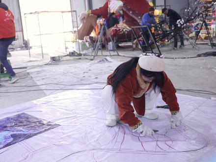 当千年自贡灯彩撞上赛博战衣,20000片鳞甲让飞马踏破次元壁!
#在抖音非遗联欢会看科技绝活#非遗祈福百景图#百young非遗计划#抖音非遗联欢会