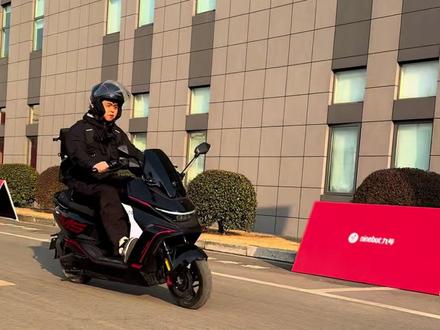 M5P的动态体验!提速比M5200快但是跟老大哥300Pmk2还是不能比!7290的新能安大单体1c充电这个太好了#九号电动 #九号m5 #千万份之一 #一千万个陪伴 #九号创作者