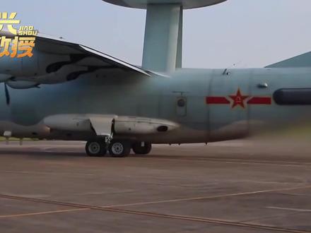 东海上空惊险一幕曝光:敌方亮出机腹导弹,逼近解放军不足百米