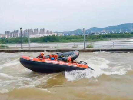 O字追逐~两条艇的O字转圈操舟熟练以后才能做这个科目#非专业人士请勿模仿 #水域救援 #橡皮艇#冲锋舟#操作员